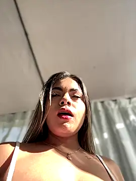 Snapshot of MayaMoanXXX chatting on October 18, 1:02 pm MayaMoanXXX online show from October 18, 1:02 pm
