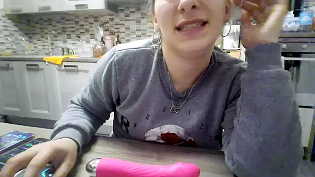 Camaleontica online show from December 16, 10:47 pm