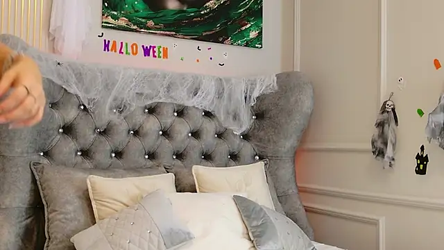 Snapshot of MeganXDesire chatting on October 25, 4:44 am MeganXDesire online show from October 25, 4:44 am