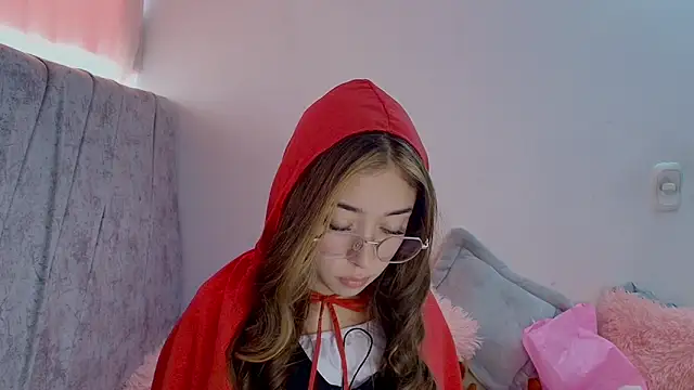 kimmy vegga2 online show from October 31, 4:58 pm