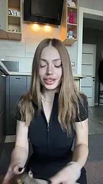 Elizabeth Tay online show from February 12, 9:53 am