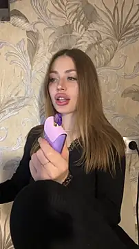 Elizabeth Tay online show from January 7, 8:03 pm