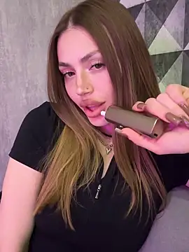 Elizabeth Tay online show from March 30, 6:53 pm