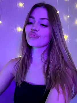 Elizabeth Tay online show from November 6, 5:39 pm