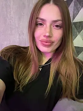 Elizabeth Tay online show from March 25, 6:07 pm