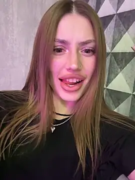 Elizabeth Tay online show from March 18, 6:31 pm