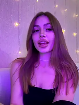 Elizabeth Tay online show from November 28, 4:18 pm