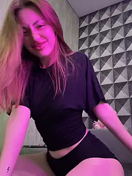 Elizabeth Tay online show from April 8, 6:42 pm