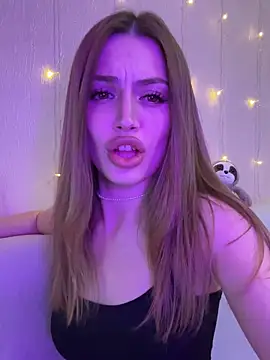 Elizabeth Tay online show from November 22, 4:50 pm