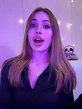 Elizabeth Tay online show from December 2, 5:14 pm