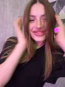 Elizabeth Tay online show from March 29, 5:47 pm