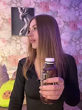 Elizabeth Tay online show from December 4, 6:29 pm