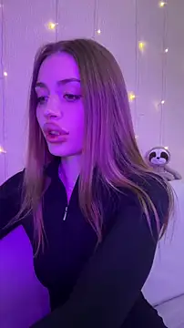 Elizabeth Tay online show from December 16, 5:50 pm