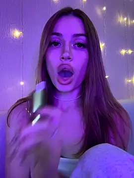 Elizabeth Tay online show from November 9, 6:12 pm