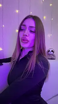 Elizabeth Tay online show from December 17, 6:57 pm