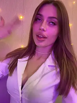 Elizabeth Tay online show from November 14, 5:38 pm