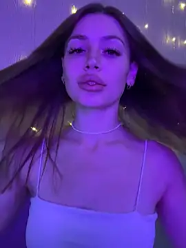 Elizabeth Tay online show from October 29, 5:23 pm