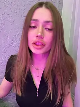 Elizabeth Tay online show from February 26, 5:46 pm