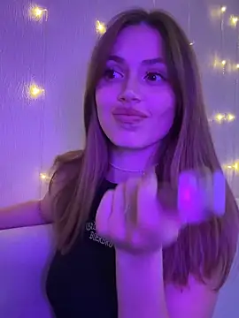 Elizabeth Tay online show from October 27, 4:52 pm