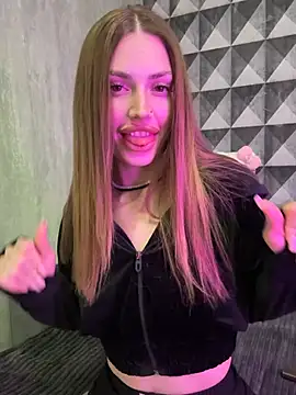 Elizabeth Tay online show from May 4, 6:44 pm