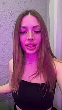 Elizabeth Tay online show from February 6, 5:31 pm