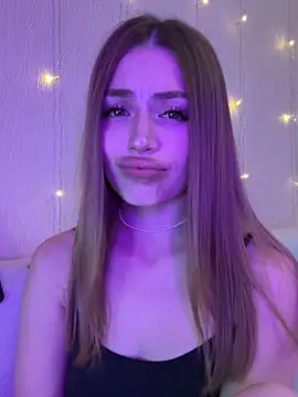 Elizabeth Tay online show from November 20, 5:57 pm