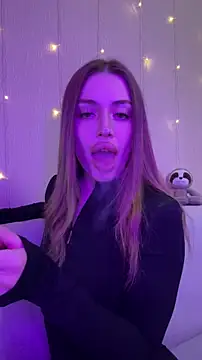 Elizabeth Tay online show from December 14, 6:57 pm