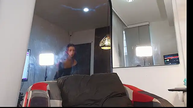 emma hearths online show from November 8, 7:39 pm