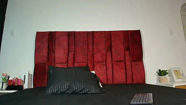 emma hearths online show from November 24, 7:47 pm