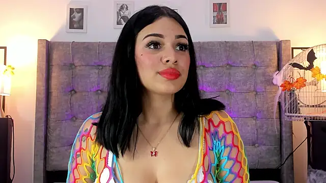 Linda Fosterr online show from November 3, 2:39 am