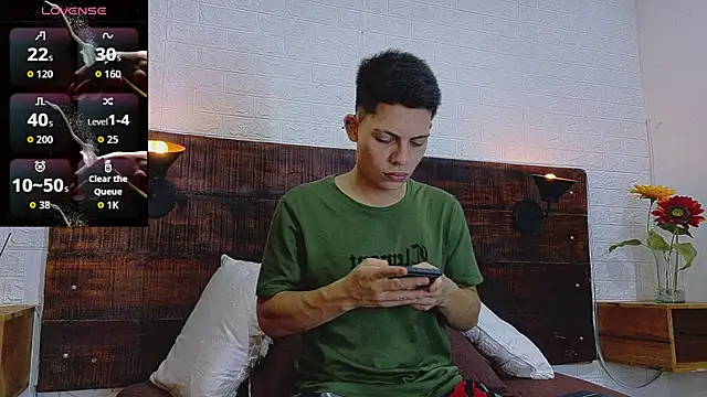 Snapshot of JhosuaVega chatting on October 5, 12:34 am JhosuaVega online show from October 5, 12:34 am