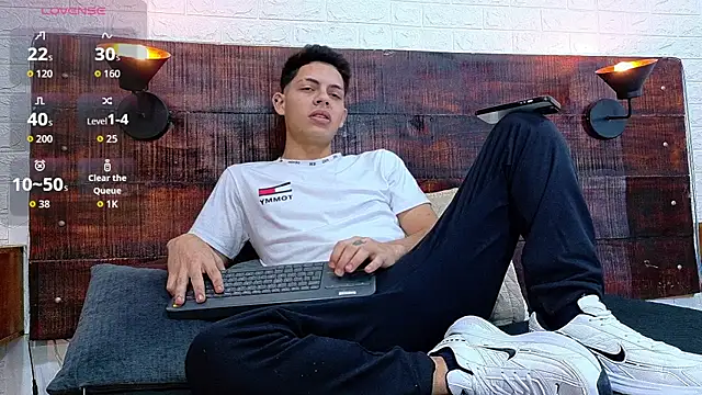 JhosuaVega online show from November 12, 9:51 pm