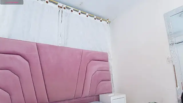 miajhonsonx online show from March 23, 9:03 pm