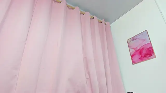 Snapshot of miajhonsonx chatting on June 3, 2:33 pm miajhonsonx online show from June 3, 2:33 pm