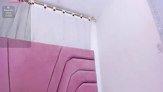 miajhonsonx online show from February 11, 2:06 pm