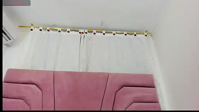 miajhonsonx online show from April 10, 4:14 pm