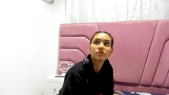 miajhonsonx online show from October 13, 12:18 pm