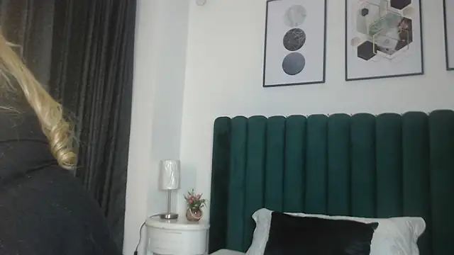 Snapshot of VictoriaQueen_Fg chatting on October 2, 12:41 pm VictoriaQueen Fg online show from October 2, 12:41 pm