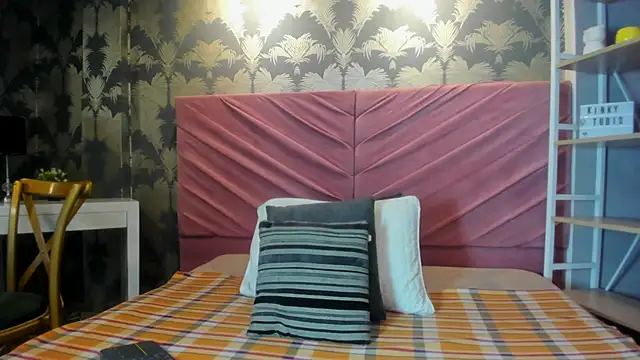 Snapshot of VictoriaQueen_Fg chatting on October 21, 1:32 pm VictoriaQueen Fg online show from October 21, 1:32 pm