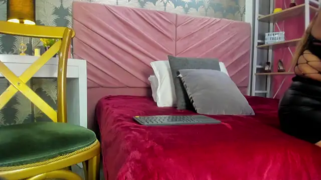 Snapshot of VictoriaQueen_Fg chatting on November 15, 12:53 pm VictoriaQueen Fg online show from November 15, 12:53 pm