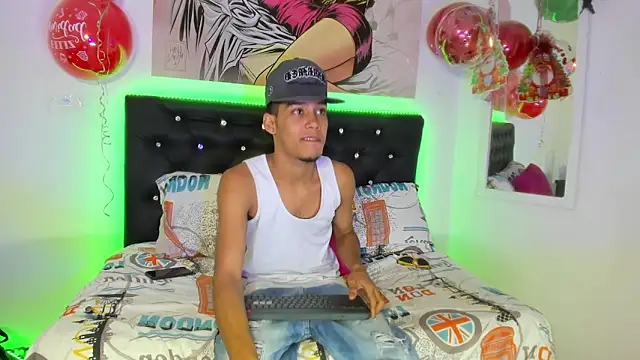 Snapshot of xxKamadevaxx chatting on December 1, 12:28 pm xxKamadevaxx online show from December 1, 12:28 pm