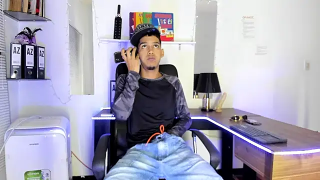 Snapshot of xxKamadevaxx chatting on November 21, 12:37 pm xxKamadevaxx online show from November 21, 12:37 pm