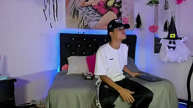 Snapshot of xxKamadevaxx chatting on October 23, 12:26 pm xxKamadevaxx online show from October 23, 12:26 pm