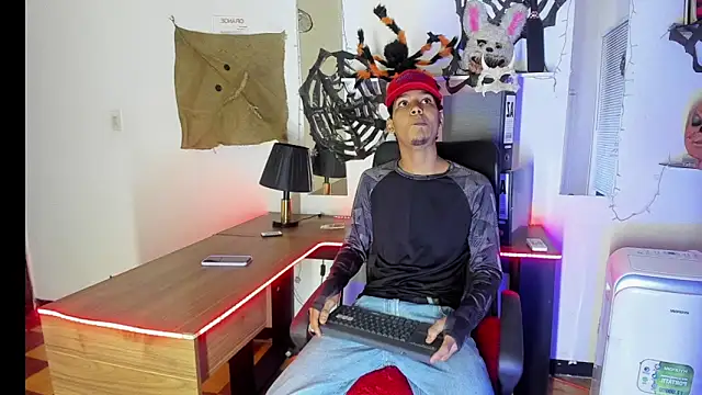 Snapshot of xxKamadevaxx chatting on October 31, 12:35 pm xxKamadevaxx online show from October 31, 12:35 pm