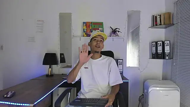 Snapshot of xxKamadevaxx chatting on November 12, 12:31 pm xxKamadevaxx online show from November 12, 12:31 pm