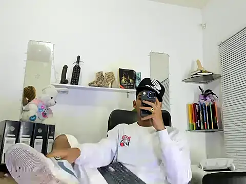 xxKamadevaxx online show from March 18, 1:35 pm