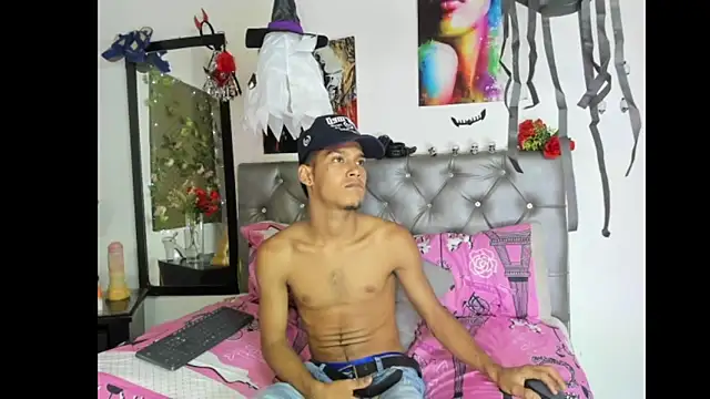 Snapshot of xxKamadevaxx chatting on October 11, 8:32 pm xxKamadevaxx online show from October 11, 8:32 pm