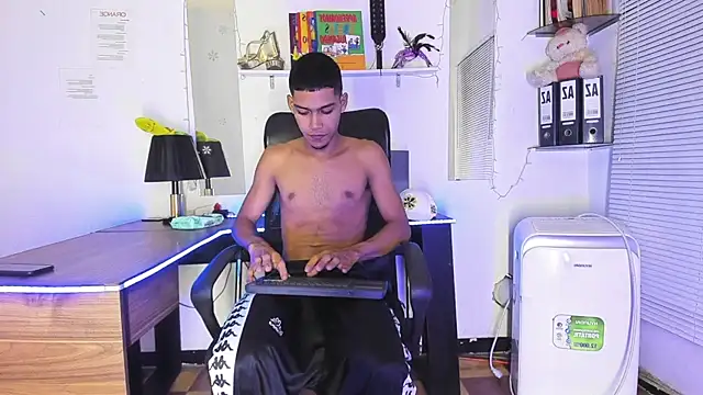 Snapshot of xxKamadevaxx chatting on November 9, 12:42 pm xxKamadevaxx online show from November 9, 12:42 pm