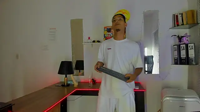 Snapshot of xxKamadevaxx chatting on November 19, 1:00 pm xxKamadevaxx online show from November 19, 1:00 pm