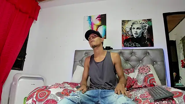 Snapshot of xxKamadevaxx chatting on October 4, 8:21 pm xxKamadevaxx online show from October 4, 8:21 pm